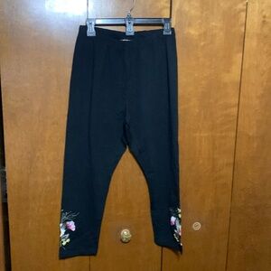 WOMAN WITHIN- Embroidered Black Capris (M) 🆕🌺